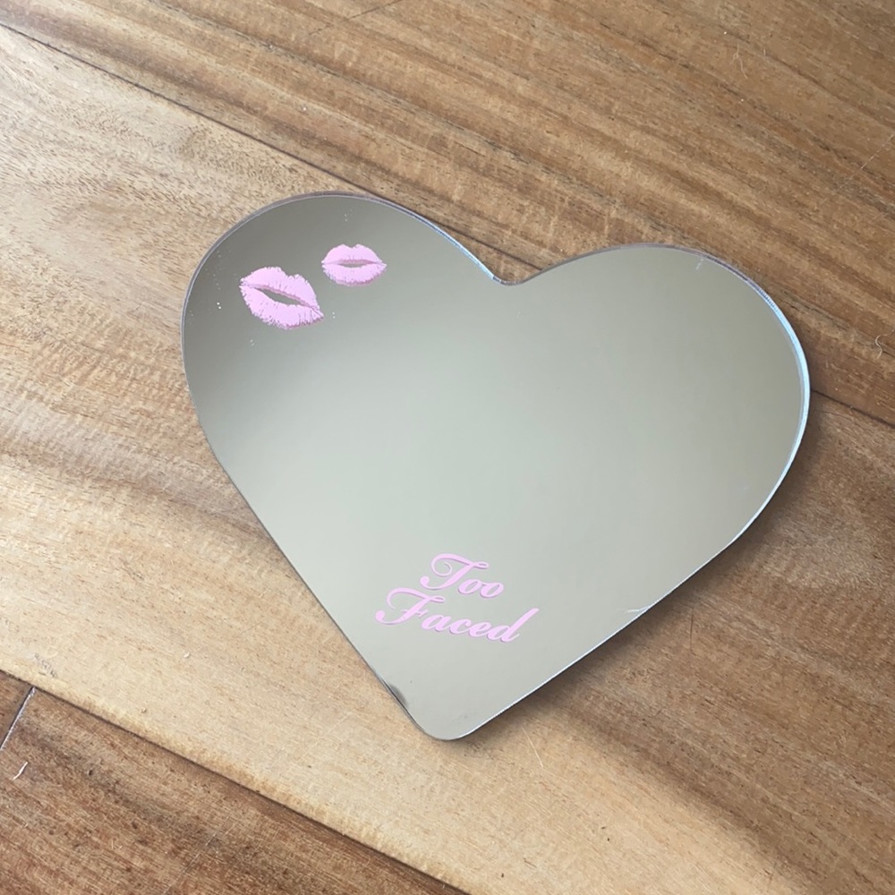 Too Faced Heart magnet mirror